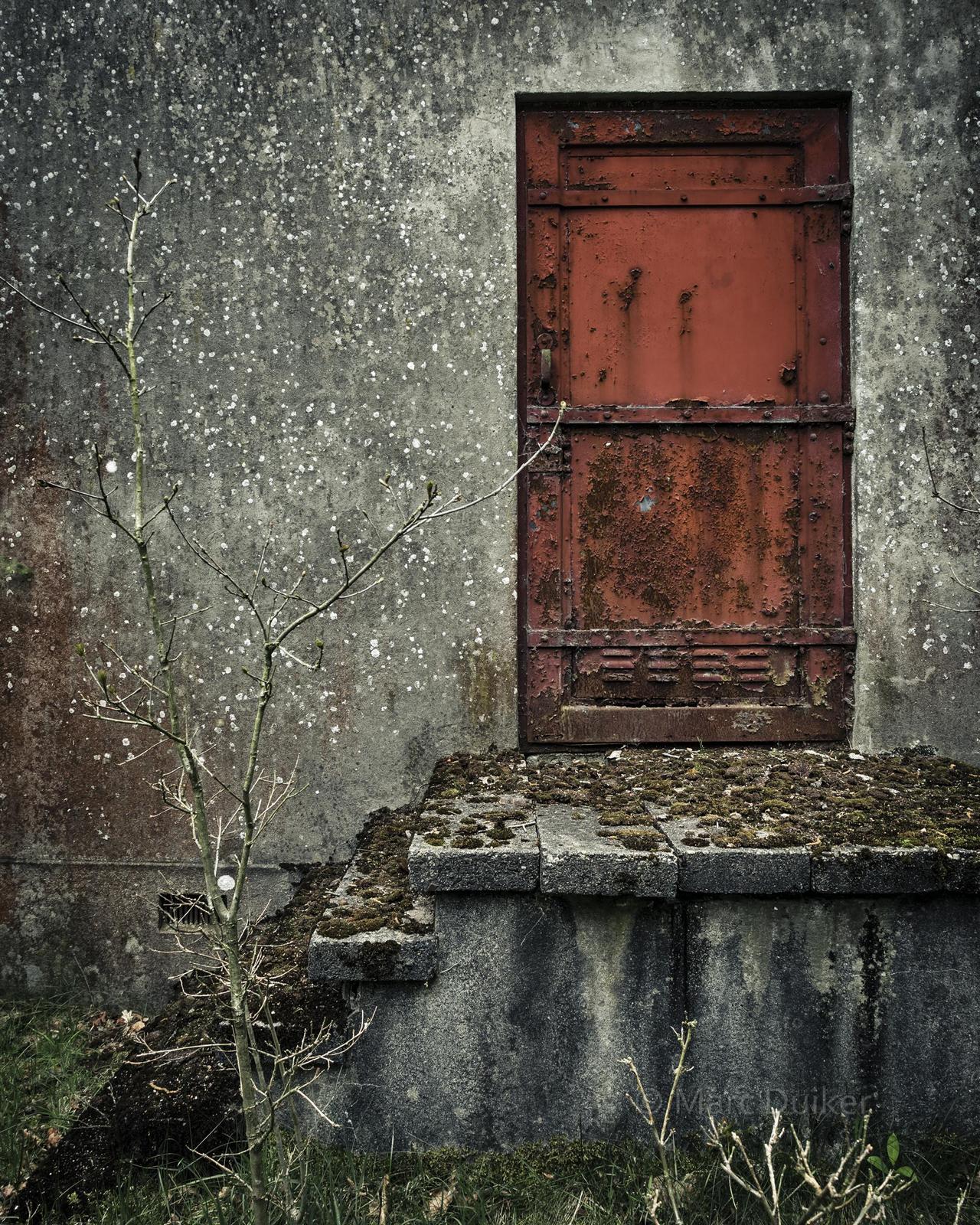 'I see a red door...' © by Marc Duiker